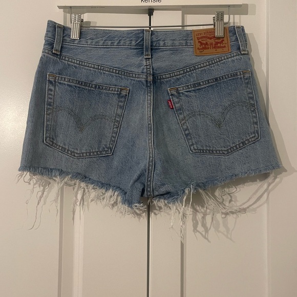 Levi Shorts - Picture 3 of 4